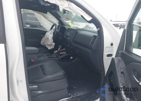 2022 Nissan Frontier Pro-4X 4X4 z USA, uszkodzony, nr VIN 1N6ED1EK8NN667349